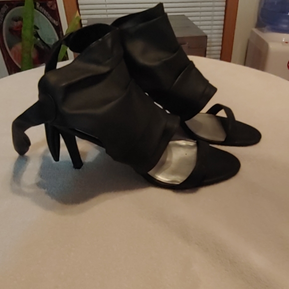 Heels - Picture 3 of 8